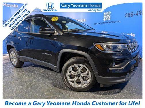 Diamond Black Crystal Pearlcoat 2025 Jeep Compass Latitude