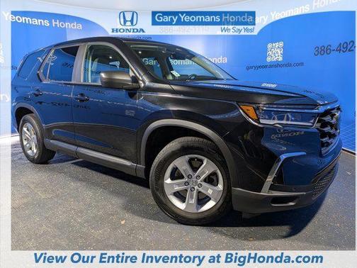 Crystal Black Pearl 2023 Honda Pilot 2WD LX