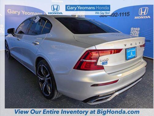 2022 Volvo S60 T5 R-Design