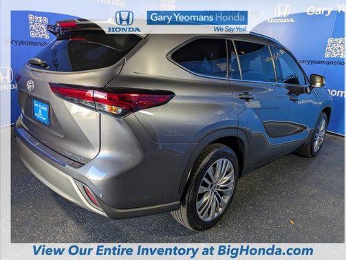 Magnetic Gray Metallic 2023 Toyota Highlander Platinum