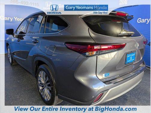 Magnetic Gray Metallic 2023 Toyota Highlander Platinum