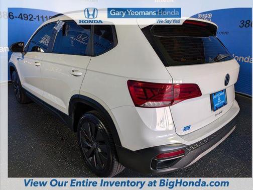 Pure White 2022 Volkswagen Taos 1.5T S