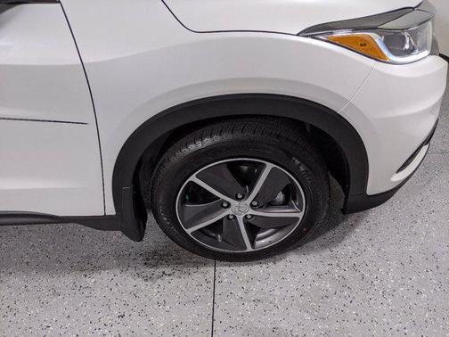 Platinum White Pearl 2022 Honda HR-V EX