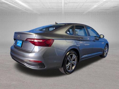 Platinum Gray Metallic 2024 Volkswagen Jetta 1.5T SE