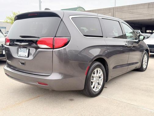 2023 Chrysler Voyager LX FWD
