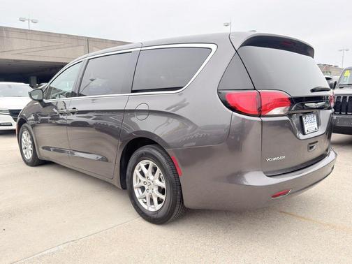 2023 Chrysler Voyager LX FWD