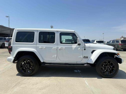 Bright White Clearcoat 2022 Jeep Wrangler Unlimited High Altitude 4x4