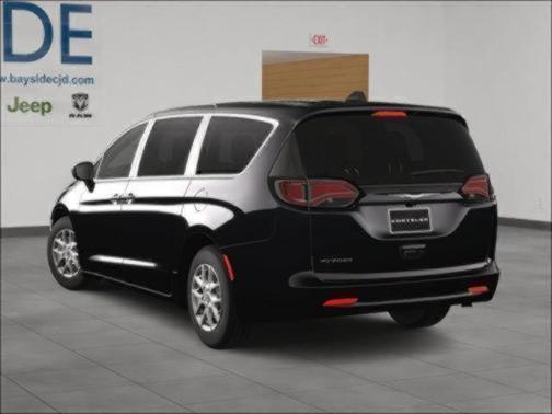 2025 Chrysler Voyager LX