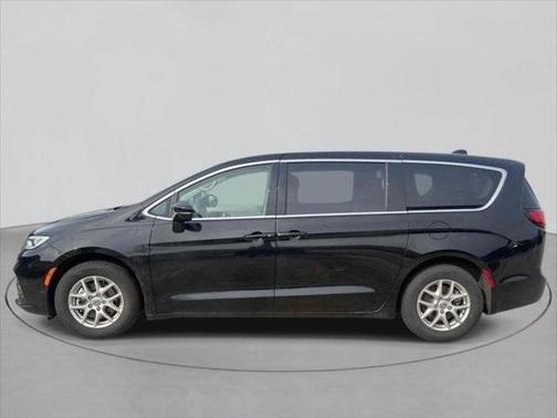 Diamond Black Crystal Pearlcoat 2024 Chrysler Pacifica Touring L FWD