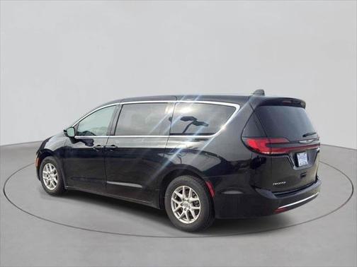 Diamond Black Crystal Pearlcoat 2024 Chrysler Pacifica Touring L FWD