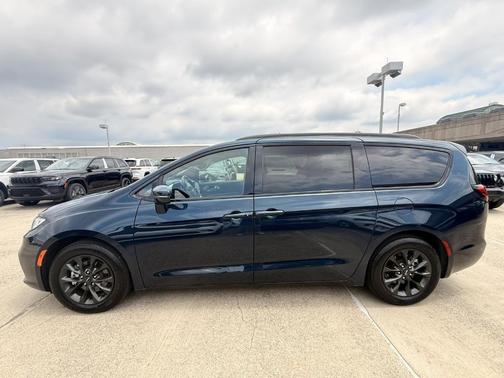 2021 Chrysler Pacifica Touring-L