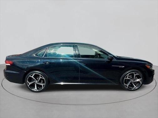 Deep Black Pearl 2020 Volkswagen Passat 2.0T R-Line Auto