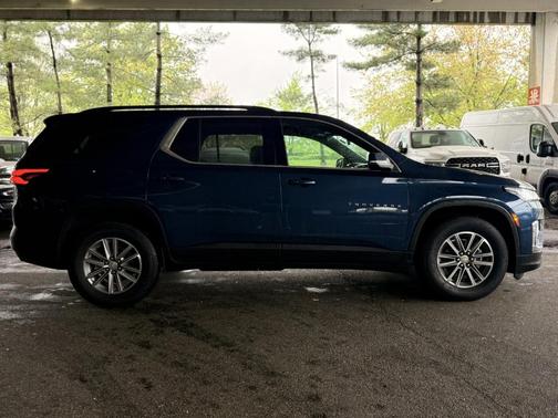2022 Chevrolet Traverse LT Cloth