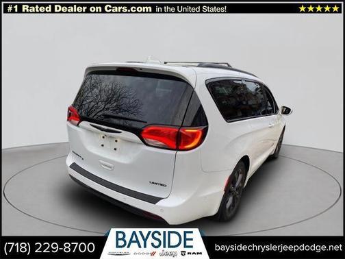 Photo 5 of 32 of 2018 Chrysler Pacifica Limited