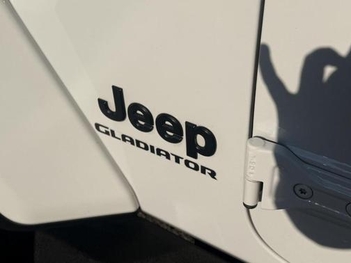 2021 Jeep Gladiator Sport