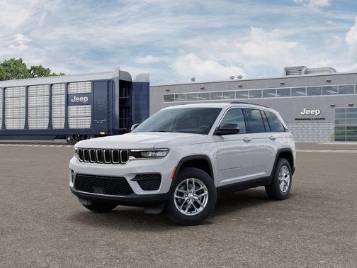 Bright White Clearcoat 2026 Jeep Grand Cherokee Laredo X 4x4