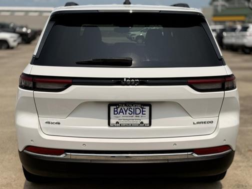 2022 Jeep Grand Cherokee Laredo