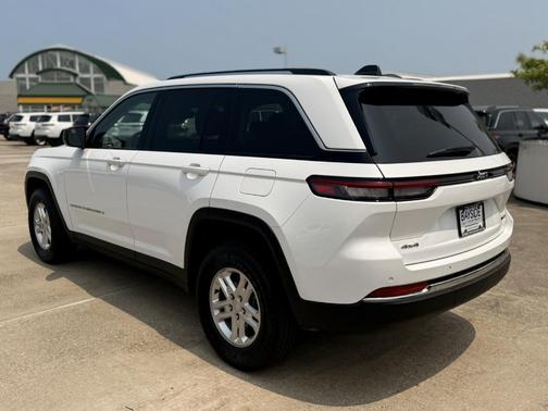 2022 Jeep Grand Cherokee Laredo