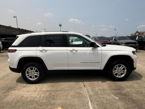 2022 Jeep Grand Cherokee Laredo