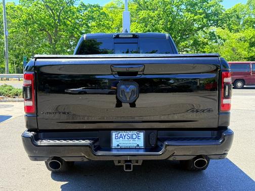 Diamond Black Crystal Pearlcoat 2024 RAM 1500 Limited 4x4 Crew Cab 5'7" Box