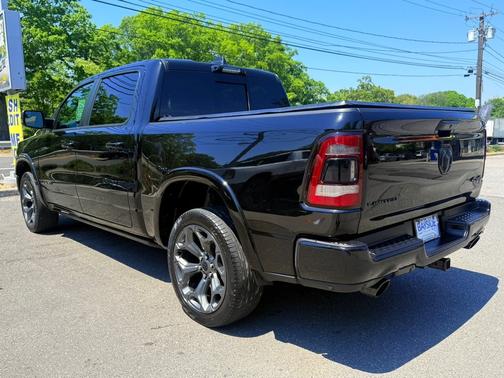 Diamond Black Crystal Pearlcoat 2024 RAM 1500 Limited 4x4 Crew Cab 5'7" Box