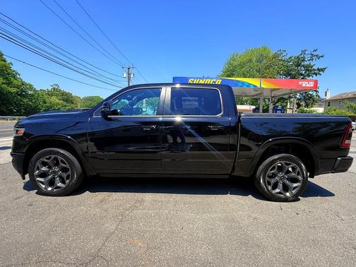 Diamond Black Crystal Pearlcoat 2024 RAM 1500 Limited 4x4 Crew Cab 5'7" Box