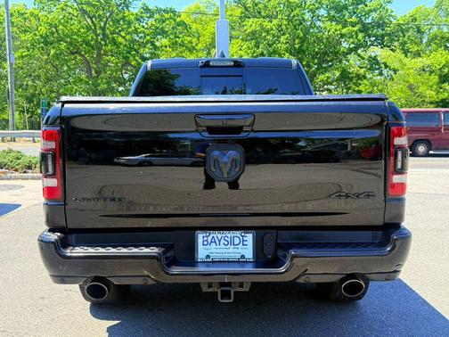 Diamond Black Crystal Pearlcoat 2024 RAM 1500 Limited 4x4 Crew Cab 5'7" Box