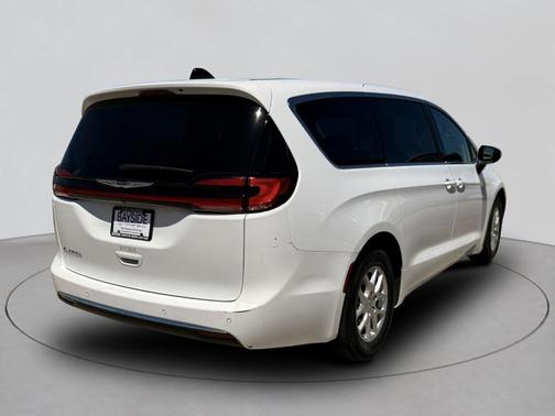2023 Chrysler Pacifica Touring-L