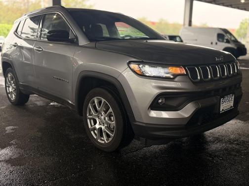 2022 Jeep Compass Latitude Lux