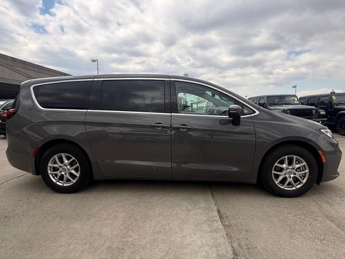 2023 Chrysler Pacifica Touring L FWD