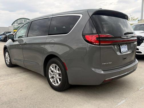 2023 Chrysler Pacifica Touring L FWD