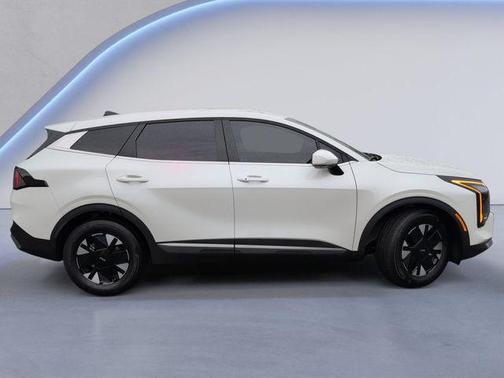 Snow White Pearl 2026 Kia Sportage Hybrid LX