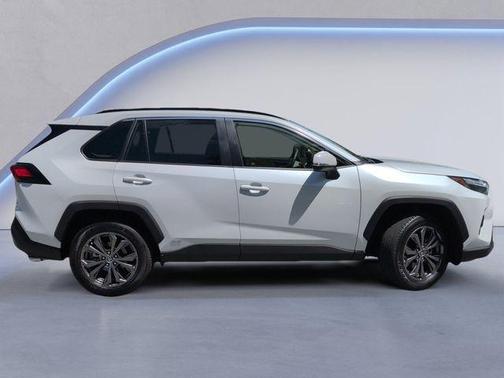 2025 Toyota RAV4 Hybrid XLE Premium