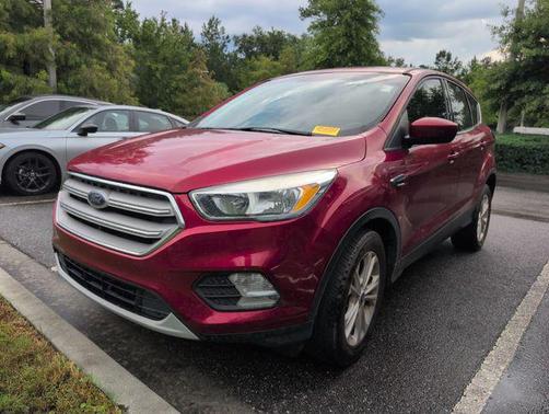 Ruby Red Metallic 2019 Ford Escape SE