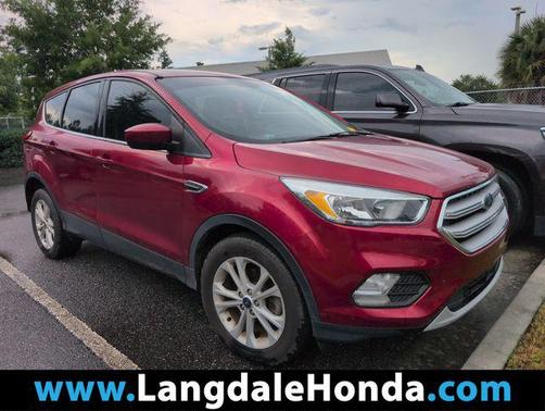 Ruby Red Metallic 2019 Ford Escape SE
