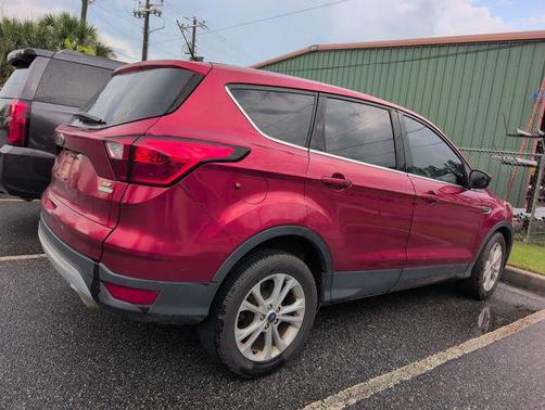 Ruby Red Metallic 2019 Ford Escape SE
