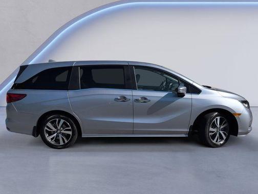 Silver Metallic 2024 Honda Odyssey Touring