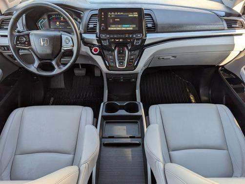 Silver Metallic 2024 Honda Odyssey Touring