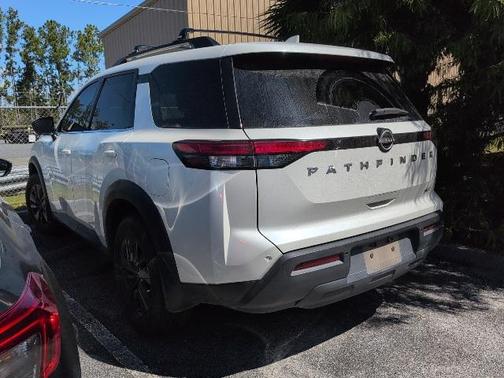 2022 Nissan Pathfinder SV 2WD