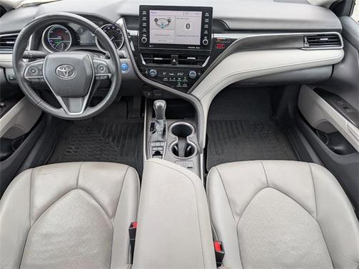 2022 Toyota Camry Hybrid XLE
