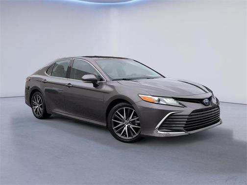 2022 Toyota Camry Hybrid XLE