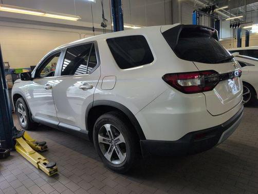 Platinum White 2024 Honda Pilot EX-L