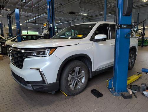 Platinum White 2024 Honda Pilot EX-L