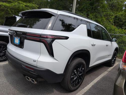 Summit White 2024 Chevrolet Traverse LT