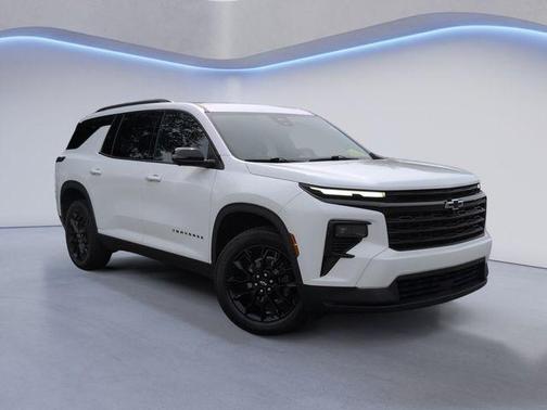Summit White 2024 Chevrolet Traverse LT