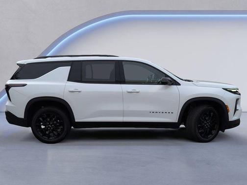 Summit White 2024 Chevrolet Traverse LT