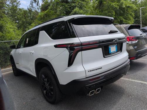 Summit White 2024 Chevrolet Traverse LT