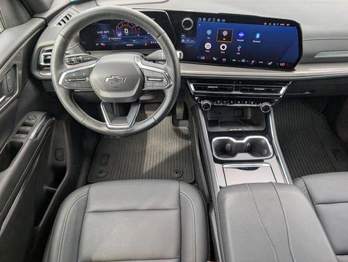 Summit White 2024 Chevrolet Traverse LT