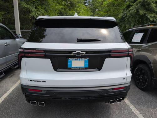 Summit White 2024 Chevrolet Traverse LT