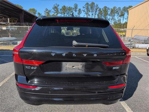 2022 Volvo XC60 B5 Momentum